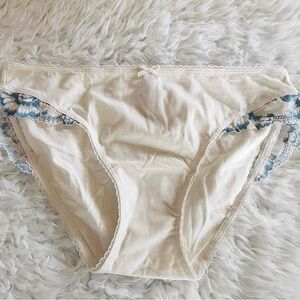 NWT Victorias Secret Floral Lace Bikini Panty